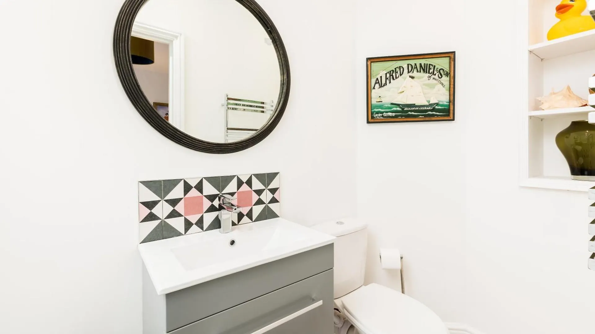 Queens Head Apartments GLOUCESTERSHIRE 0*,  United Kingdom